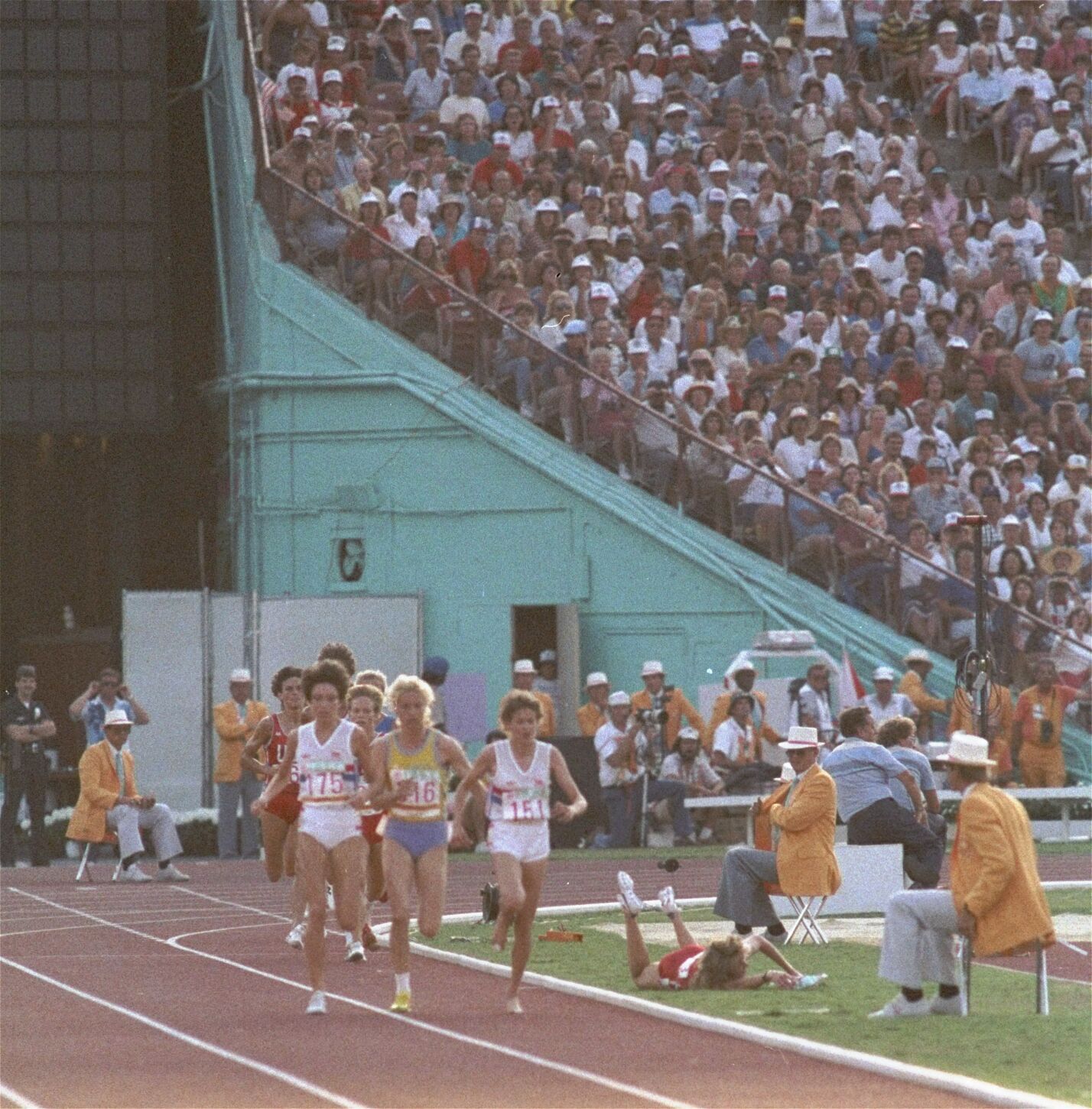 1984: Mary Decker, Zola Budd get feet tangled in controversial race